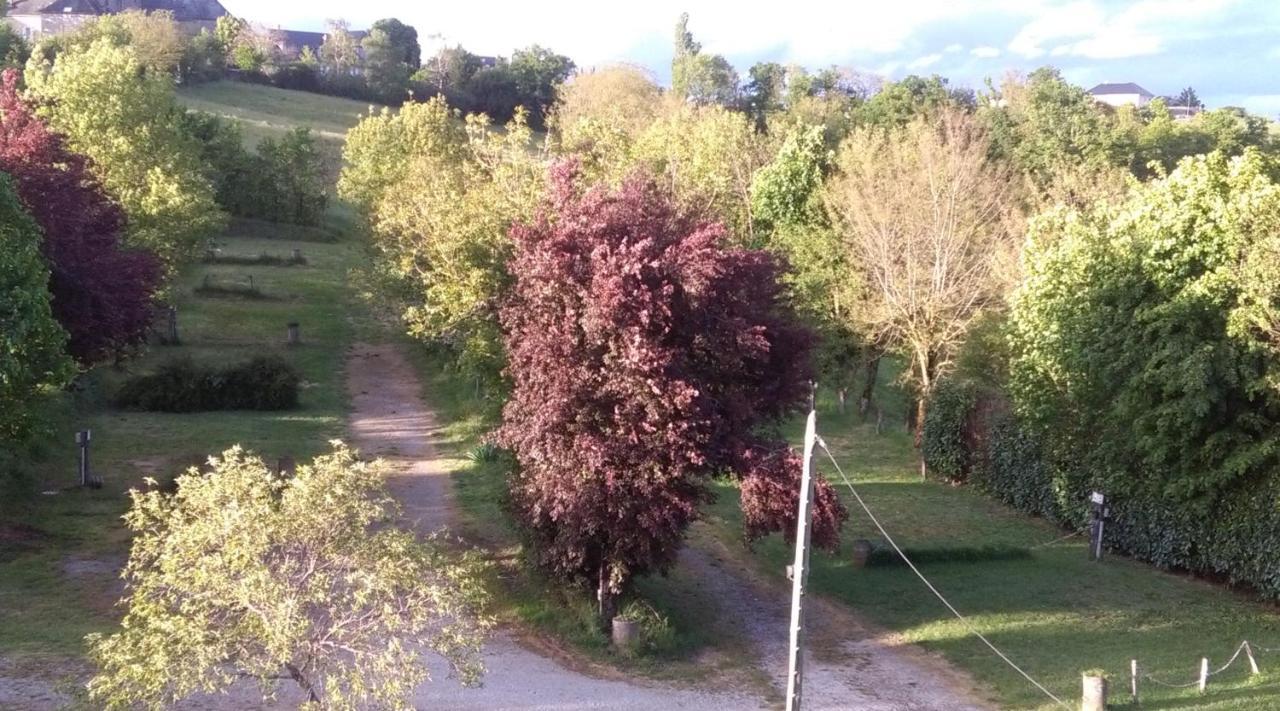 Bed and Breakfast A L'Etape De La Ferme Noailles  Exterior foto
